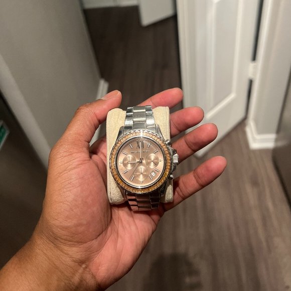 Michael Kors Everest Chronograph Model MK5870 - Picture 1 of 5